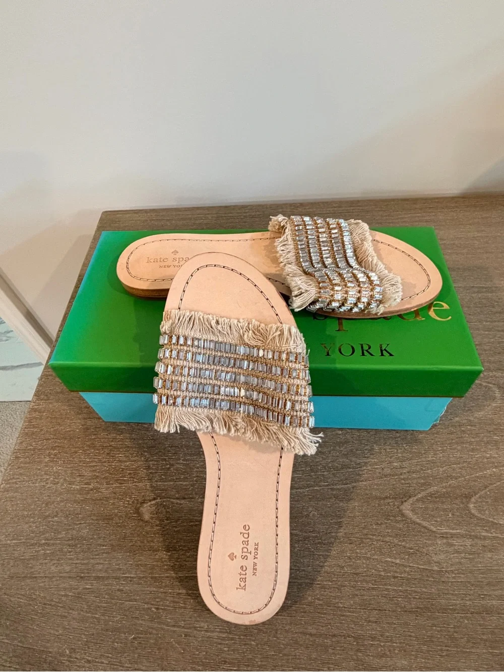 kate spade Tan Raffia Fringe Slide Sandals Brand New 8.5M